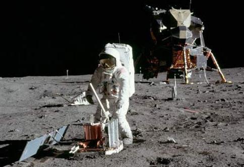 Aldrin deploys Apollo 11 seismometer